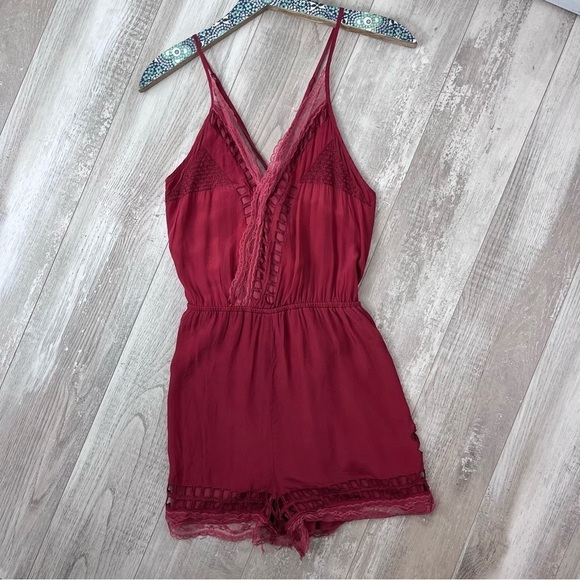 TULAROSA ‘Charmer’ Lace Eyelet Romper Size Large - Picture 8 of 14